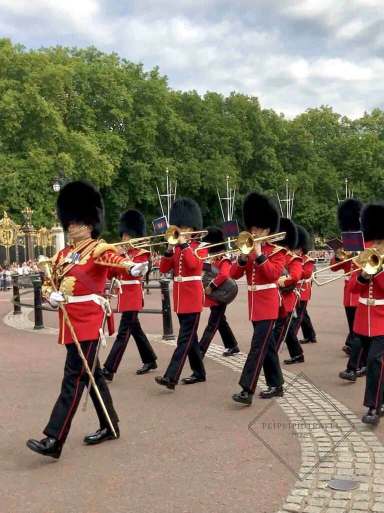 英國倫敦景點｜白金漢宮 Buckingham Palace－衛兵交接