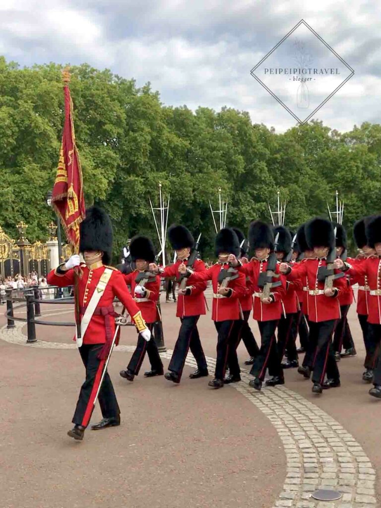 英國倫敦景點｜白金漢宮 Buckingham Palace－衛兵交接